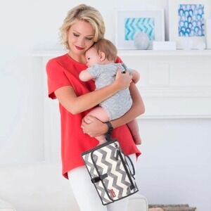 Skip Hop Pronto Signature Diaper Changing‎ Station Grey Chevron Portable